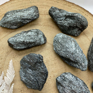 Hématite champion ou hématite spéculaire brute (ancrage / stabilité)