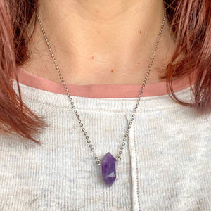 Collier acier inoxydable pointe bi-terminée Améthyste ou Quartz rose