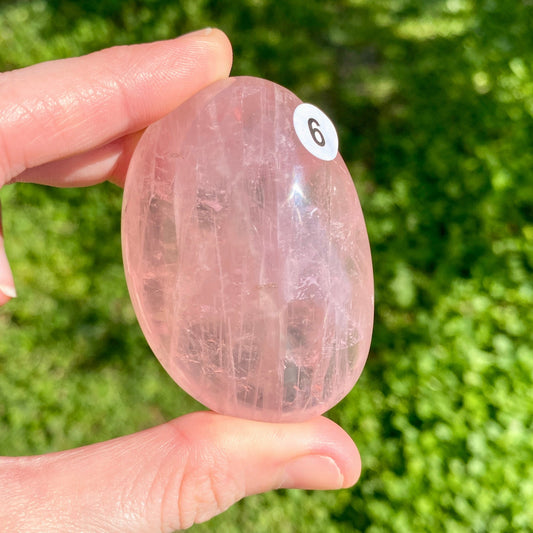 Galet de Quartz Rose étoilé (amour / apaisement / reliance céleste) cristalina