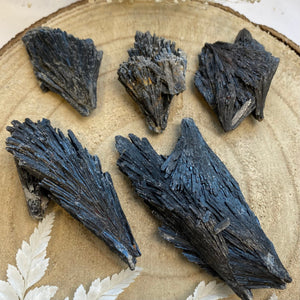 Cyanite noire (forte protection énergétique) pierres brutes [mes jolis cristaux]