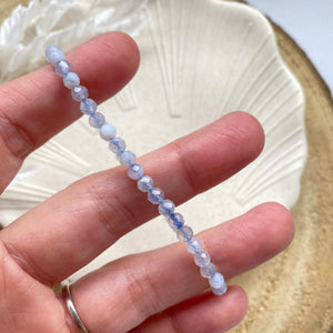 Bracelet facetté en Calcédoine bleue 4mm (communication / apaisement)