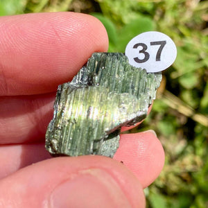 Tourmaline verte et/ou oeil de chat brute (intuition / équilibre / être plus centré - aligné)