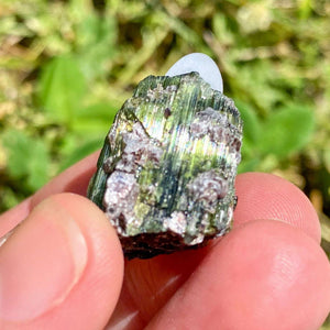 Tourmaline verte et/ou oeil de chat brute (intuition / équilibre / être plus centré - aligné)