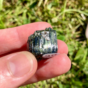 Tourmaline verte et/ou oeil de chat brute (intuition / équilibre / être plus centré - aligné)