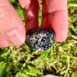 Tourmaline verte et/ou oeil de chat brute (intuition / équilibre / être plus centré - aligné)