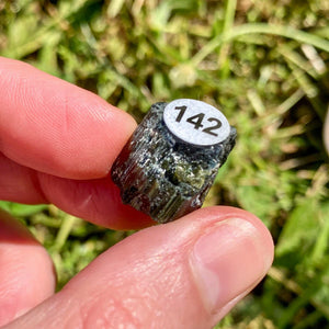 Tourmaline verte et/ou oeil de chat brute (intuition / équilibre / être plus centré - aligné)