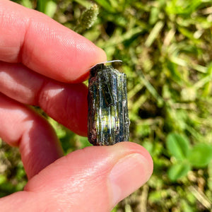 Tourmaline verte et/ou oeil de chat brute (intuition / équilibre / être plus centré - aligné)