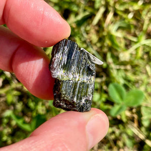 Tourmaline verte et/ou oeil de chat brute (intuition / équilibre / être plus centré - aligné)