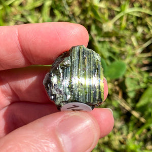 Tourmaline verte et/ou oeil de chat brute (intuition / équilibre / être plus centré - aligné)