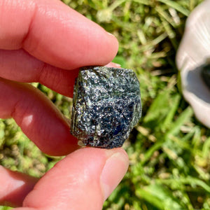 Tourmaline verte et/ou oeil de chat brute (intuition / équilibre / être plus centré - aligné)