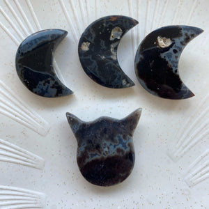 Lune et tête de chat en Calcédoine (ancrage / introspection)