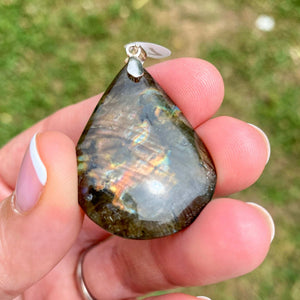 Pendentif Labradorite / Spectrolite (protection)