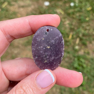 Pendentif percé en Lépidolite (anti-stress / bye la charge mentale)