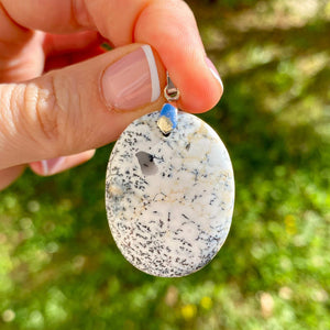 Pendentif en Opale Dendritique (lâcher prise / équilibre émotionnel)