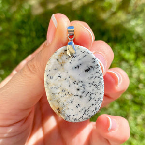 Pendentif en Opale Dendritique (lâcher prise / équilibre émotionnel)