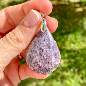 Pendentif en Lépidolite (anti-stress / bye la charge mentale)