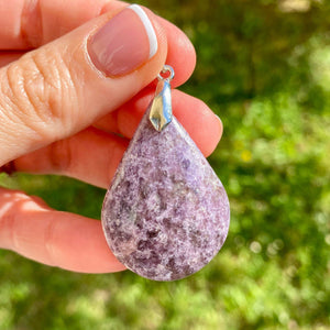 Pendentif en Lépidolite (anti-stress / bye la charge mentale)
