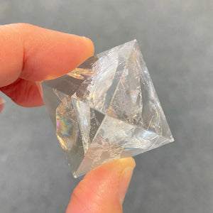 Pyramide en Cristal de roche (pont vibratoire / intuition)