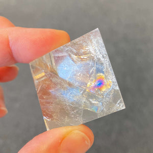 Pyramide en Cristal de roche (pont vibratoire / intuition)