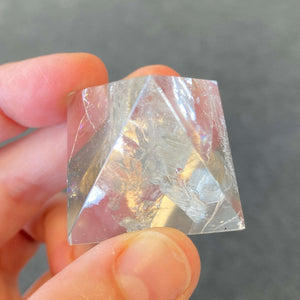 Pyramide en Cristal de roche (pont vibratoire / intuition)