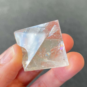 Pyramide en Cristal de roche (pont vibratoire / intuition)