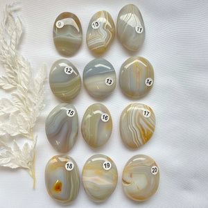 Galet en Agate (équilibre émotionnel / amour inconditionnel)