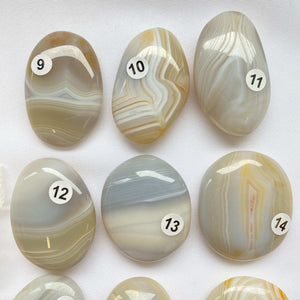 Galet en Agate (équilibre émotionnel / amour inconditionnel)