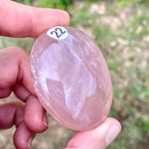 Galet de Quartz Rose étoilé (amour / apaisement / reliance céleste)