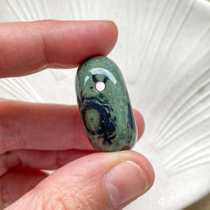 Pendentif percé en Jaspe Kambaba (harmonie / calme)