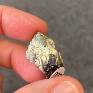 Tourmaline verte et/ou oeil de chat brute (intuition / équilibre / être plus centré - aligné)
