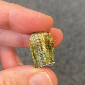 Tourmaline verte et/ou oeil de chat brute (intuition / équilibre / être plus centré - aligné) cristalina