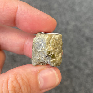 Tourmaline verte et/ou oeil de chat brute (intuition / équilibre / être plus centré - aligné) cristalina