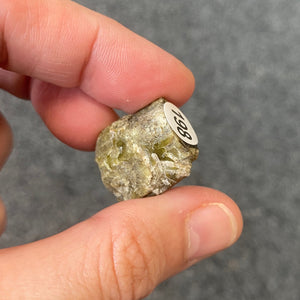 Tourmaline verte et/ou oeil de chat brute (intuition / équilibre / être plus centré - aligné) cristalina