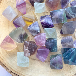 Fluorite Octaèdre brute (concentration / créativité) snow