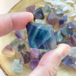 Fluorite Octaèdre brute (concentration / créativité) snow