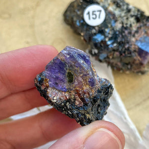 Corindon Saphir sur biotite
