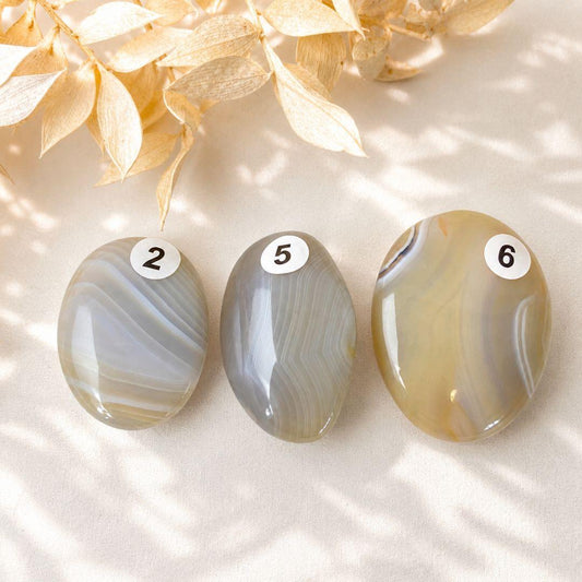 Petit Galet en Agate (équilibre émotionnel / amour inconditionnel) sainte marie