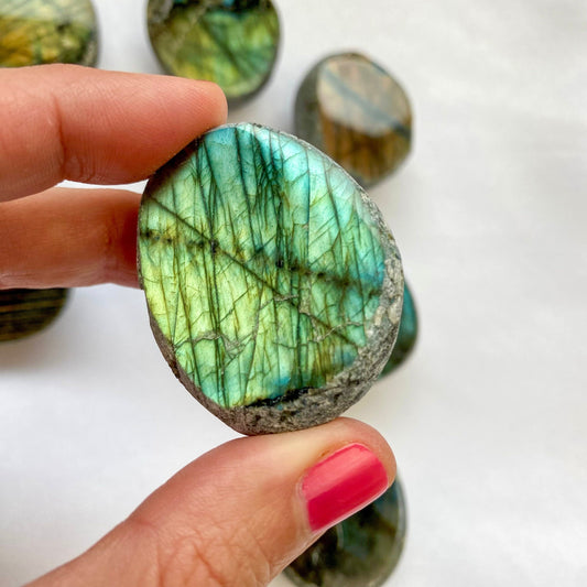 Pierre semi polie en Labradorite / Emma Egg (protection) formes libres [mes jolis cristaux]