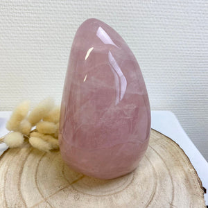 Grosse Forme libre en Quartz Rose (amour / apaisement) formes libres [mes jolis cristaux]