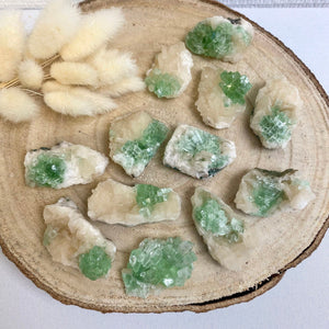 Druse Apophyllite verte et Stilbite (intuition / paix intérieure) pierres brutes [mes jolis cristaux]