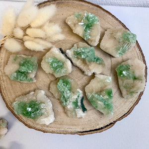 Druse Apophyllite verte et Stilbite (intuition / paix intérieure) pierres brutes [mes jolis cristaux]