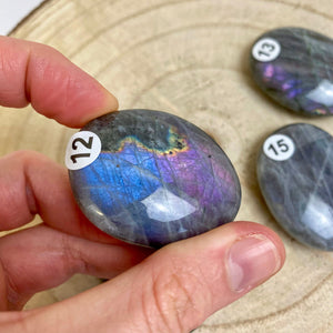 Galet Labradorite bleu, violet ou spectrolite (pierre de protection) Galet [mes jolis cristaux]