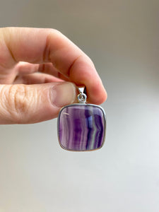 Pendentif en Fluorite serti argent 925 (créativité / concentration) pendentif [mes jolis cristaux]