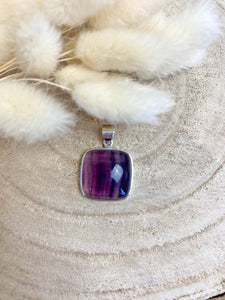 Pendentif en Fluorite serti argent 925 (créativité / concentration) pendentif [mes jolis cristaux]