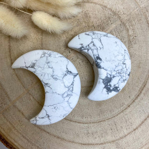 Lunes en Howlite (concentration / équilibre) formes libres [mes jolis cristaux]