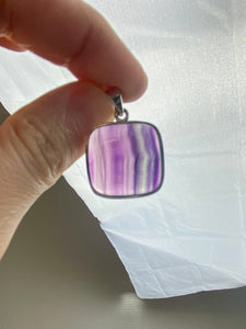 Pendentif en Fluorite serti argent 925 (créativité / concentration) pendentif [mes jolis cristaux]