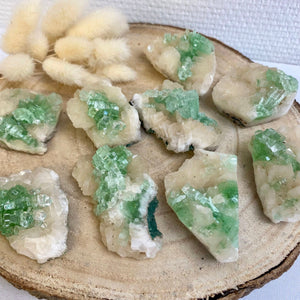 Druse Apophyllite verte et Stilbite (intuition / paix intérieure) pierres brutes [mes jolis cristaux]