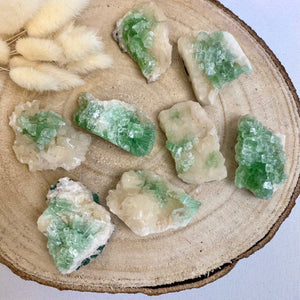 Druse Apophyllite verte et Stilbite (intuition / paix intérieure) pierres brutes [mes jolis cristaux]