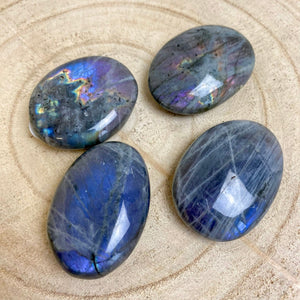 Galet Labradorite bleu, violet ou spectrolite (pierre de protection) Galet [mes jolis cristaux]