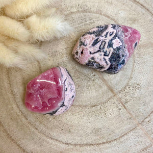 Rhodochrosite (compassion / guérison du coeur) formes libres [mes jolis cristaux]